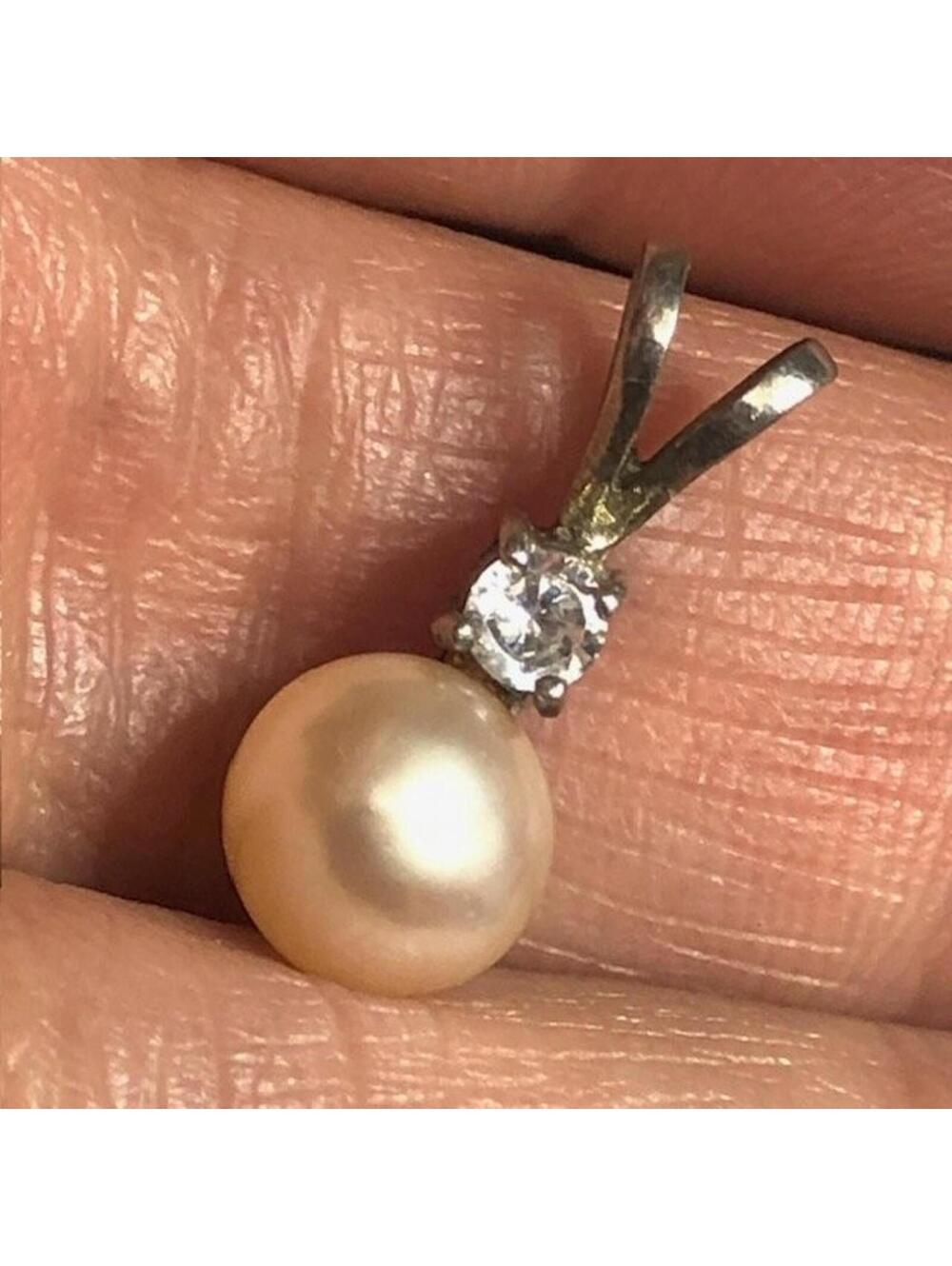 B2775 VTG AVON 825 Silver Pearl & CZ Pendant Classic Charm Dainty Jewelry